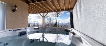 Condo 120B: Spacious, Spa, River Views