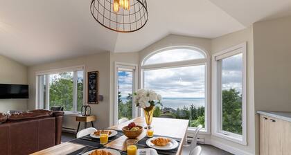 Condo 63: Serene Upper Floor with Terrace & BBQ