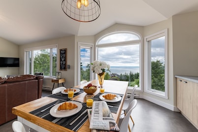 Condo 63: Fireplace, Views & Terrace - Top Floor