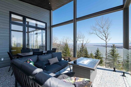 Solstice 203: River Views, Terrace & Hot Tub