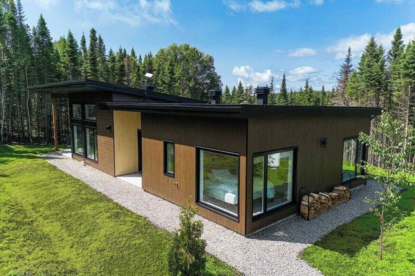 La Charlebois nestled in the forest, minutes from Le Massif and Mont Grand Fonds ski resorts.