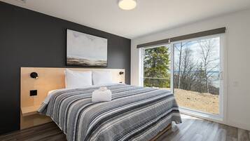 4 bedrooms, iron/ironing board, WiFi