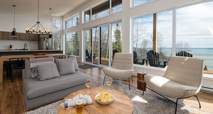 Bellevue 169: Luxe Chalet with Breathtaking Views