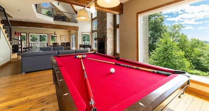 Chalet 66 - River Views, Spa & Pool Table