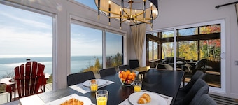 Villa Bella 209: River Views, Luxe Retreat, Spa