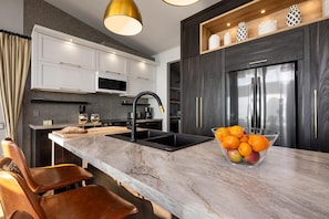 Fridge, microwave, oven, stovetop - Villa Bella 209: Views, Hot Tub & Private Elevator (Les Éboulements)