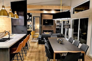 Dining - Villa Bella 209: Views, Hot Tub & Private Elevator (Les Éboulements)