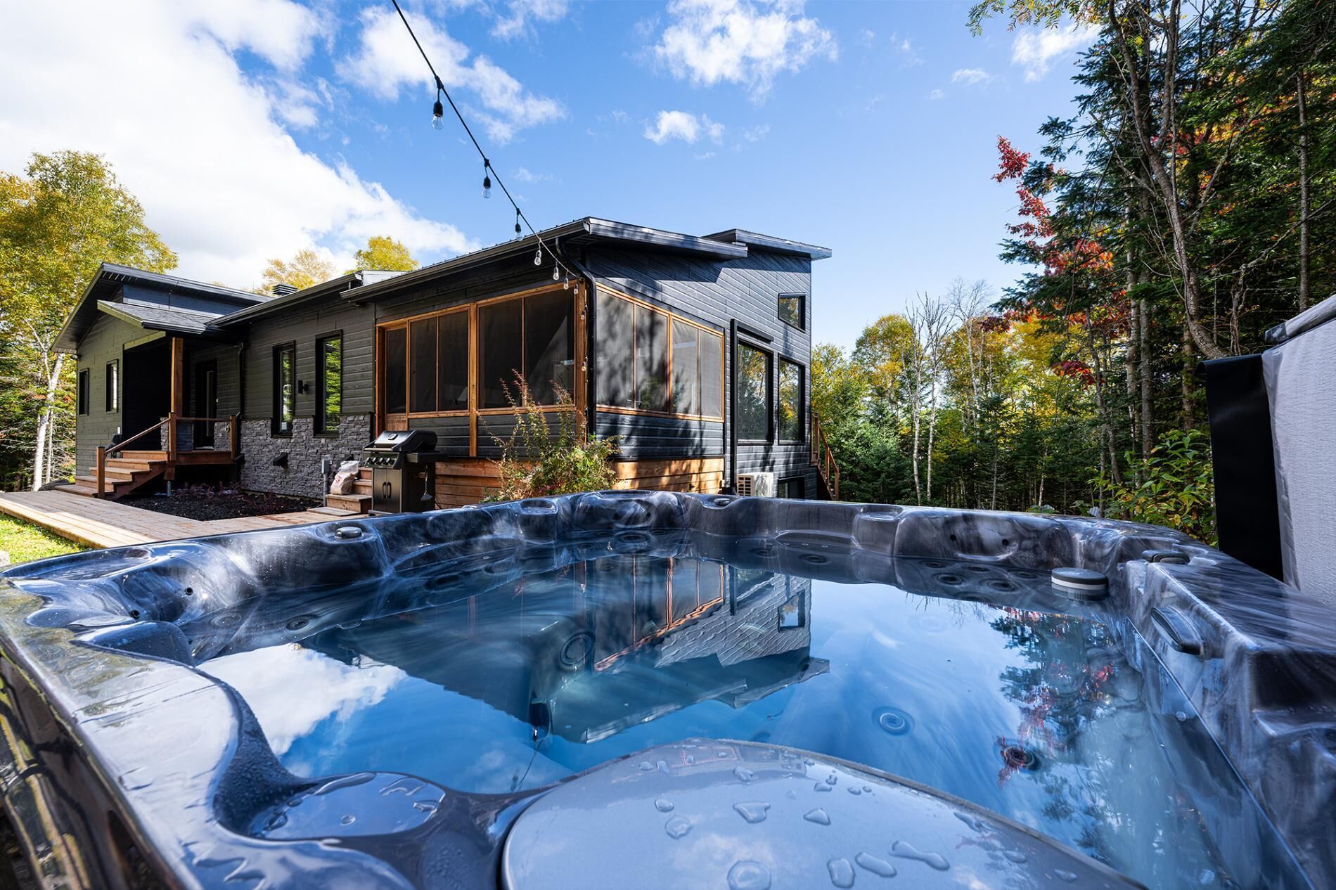 Tina de hidromasaje al aire libre