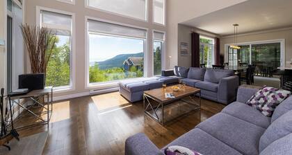 Phoenix 75: Hot Tub, River Views & Pool Table
