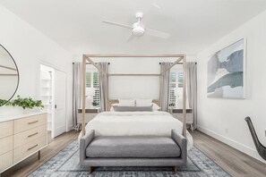 4 bedrooms, desk, iron/ironing board, travel cot