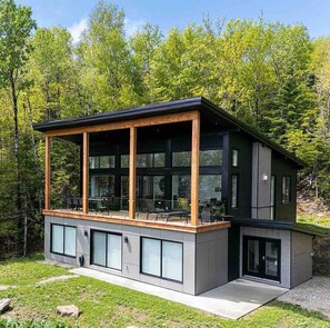 Exterior - Onyx 150: Winter Views, Hot Tub & Fireplace (Les Éboulements)