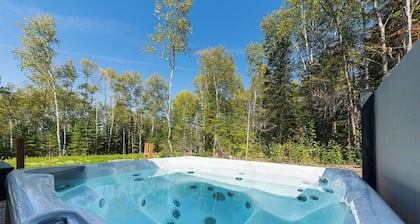 Petite Charlevoix 1: Tranquil Retreat with Spa