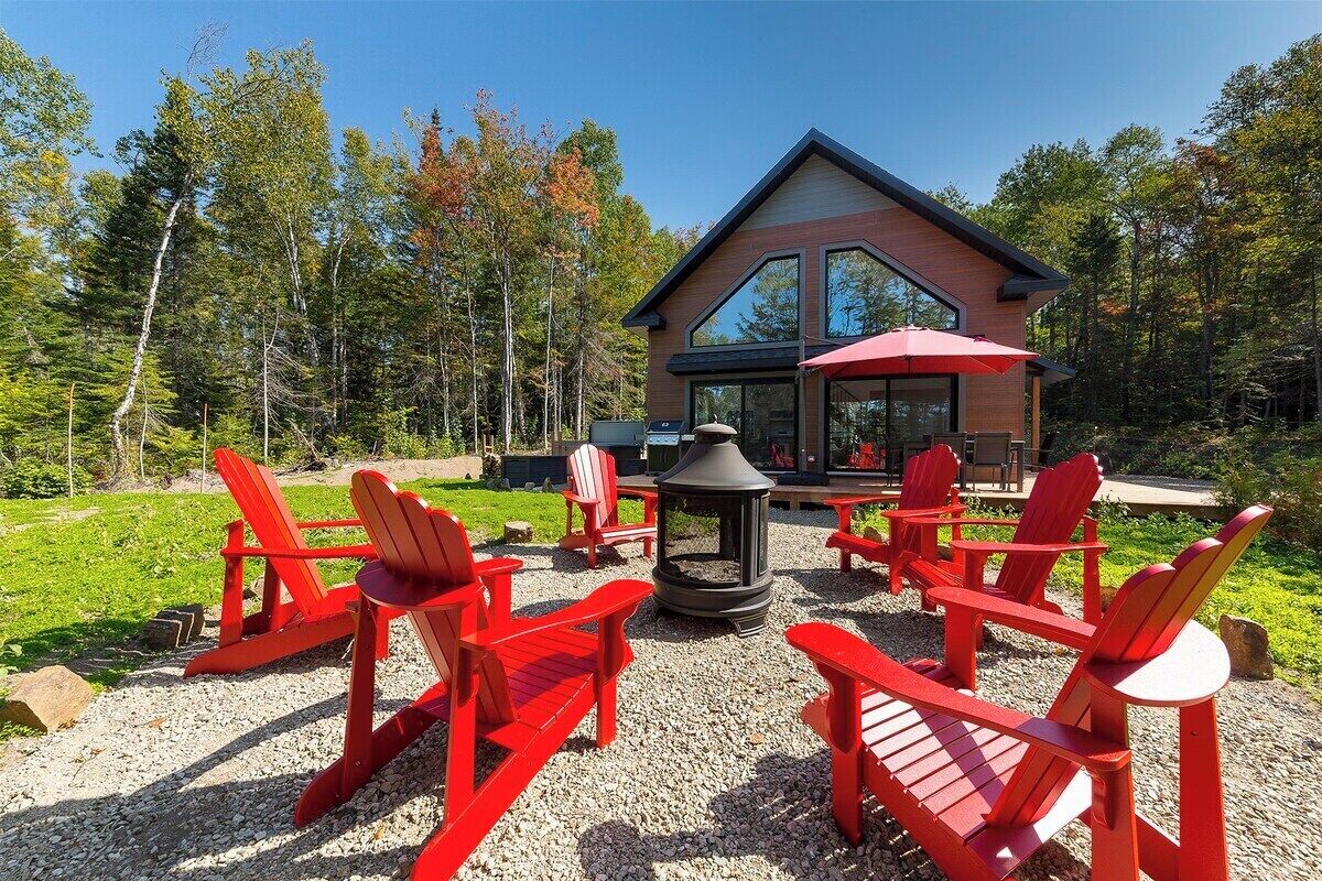 Al fresco dining with nature as your backdrop.
