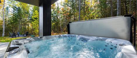 Bañera de hidromasaje al aire libre