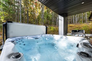 Tina de hidromasaje al aire libre