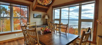 La Magie St-Laurent 143: Upper Floor Amazing Views