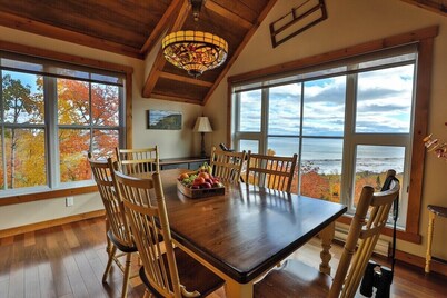 La Magie St-Laurent 143: Upper Floor Amazing Views