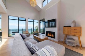 Smart TV, chimenea