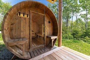 Sauna - Refuge 1: Hot Tub, Sauna & St. Lawrence Views (Les Éboulements)