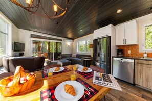Interior - Villa 7: Hot Tub, Panoramic Terrace & Forest Magic (Baie-Saint-Paul)