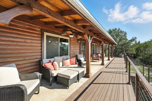 Bluff Creek Cabin | Sleeps 12 | Private Dock