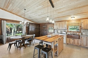 Fridge, microwave, oven, stovetop - Bluff Creek Cabin | Sleeps 12 | Private Dock (Strawn)