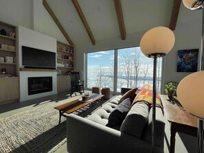 Smart TV, chimenea