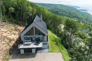 Exterior - Ermitage St-Laurent 173: Luxury Winter Sanctuary (Baie-Saint-Paul)