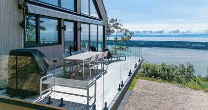 Ermitage St-Laurent 173: Luxury Winter Sanctuary