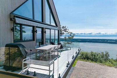 Ermitage St-Laurent 173: Summer Sanctuary & Views
