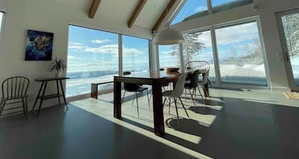 Ermitage St-Laurent 173: Luxury River View Retreat