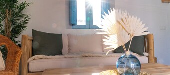 La Montsiña, Cozy Mediterranean Style House.