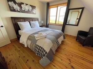 4 bedrooms, iron/ironing board, WiFi