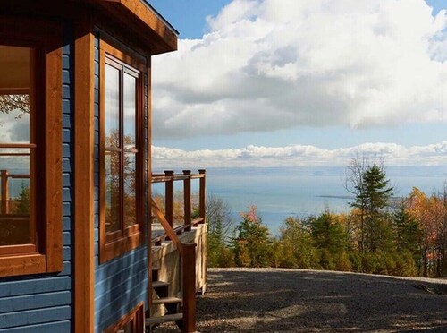 Chalet Bleu 55: Hot Tub, Pool Table & Winter Views