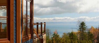 Chalet Bleu 55: Hot Tub, Pool Table & Winter Views