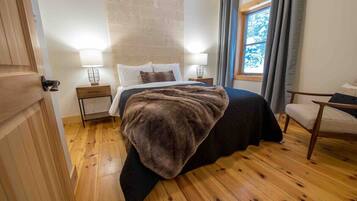 4 bedrooms, iron/ironing board, WiFi