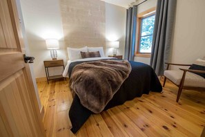 4 bedrooms, iron/ironing board, WiFi