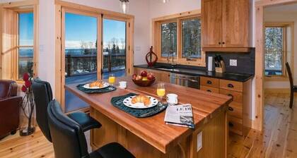 Chalet Bleu 55: Hot Tub, Views, Games & BBQ