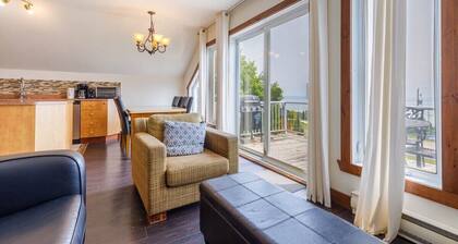 Condo 14H: Upper Floor, River View & BBQ
