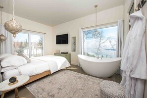 3 bedrooms, iron/ironing board, WiFi