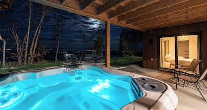 Chez Annie 215: Panoramic Views, Spa & Trails