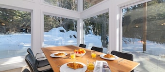Artik 10: Private Retreat with Spa & Trails