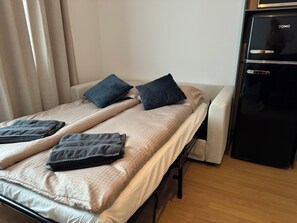 1 habitación, tabla de planchar con plancha, wifi y ropa de cama