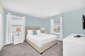 8 soveværelser, skrivebord, strygejern/strygebræt, weekendseng