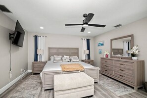 3 Schlafzimmer, Schreibtisch, Bügeleisen/Bügelbrett, Reisekinderbett