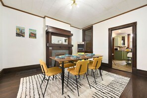Dining - Sleeps 10 · Walk to Carson St · BBQ & Fire Pit (Pittsburgh)