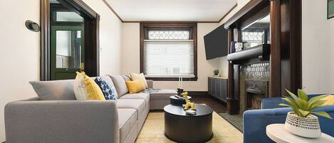 Älytelevisio, takka, videopelejä, kirjoja