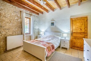 5 Schlafzimmer, Bügeleisen/Bügelbrett, Internetzugang, Bettwäsche