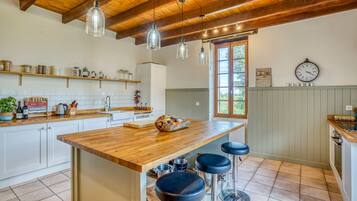 Fridge, oven, dishwasher, highchair