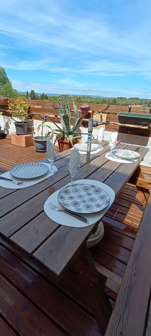 Outdoor dining - Maison de Village Typique des Corbières Quartier Médiéval (Sigean)